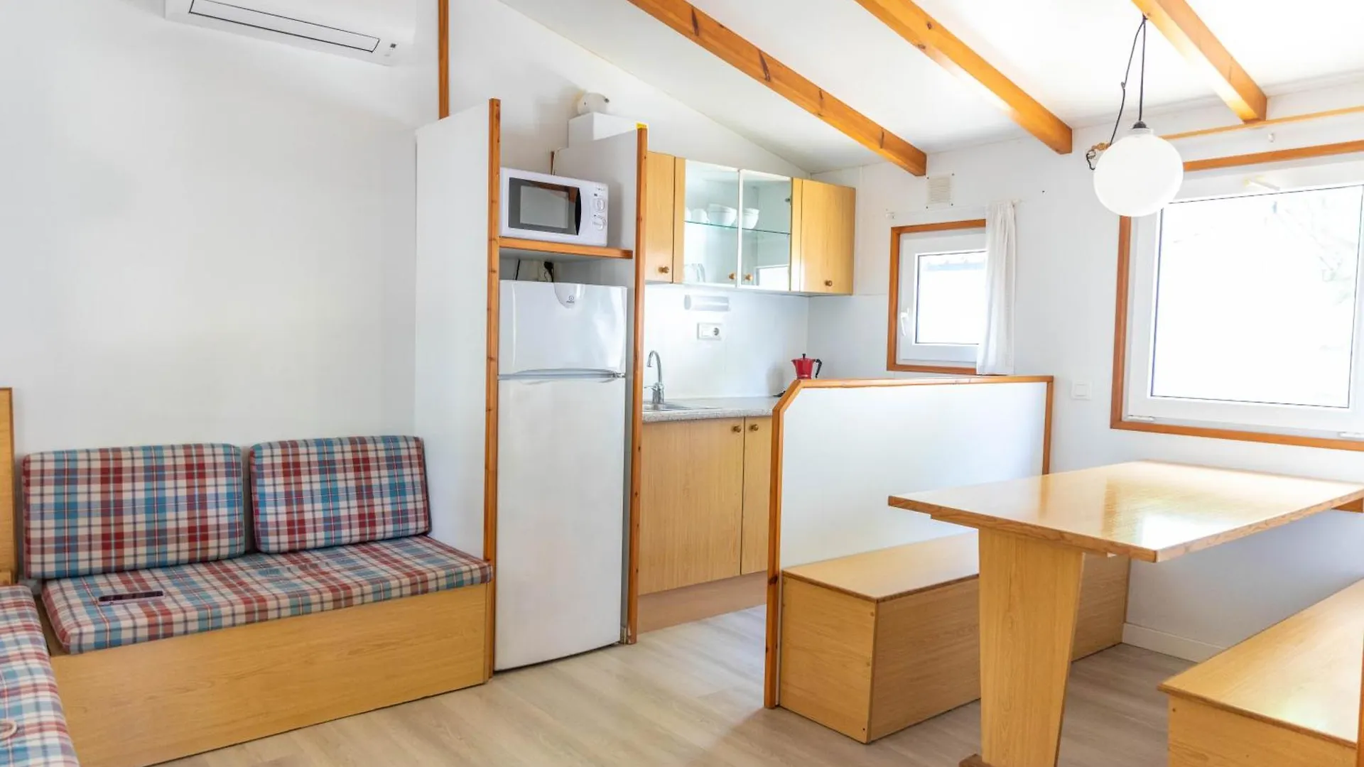 Holacamp Sitges Relax 0*,