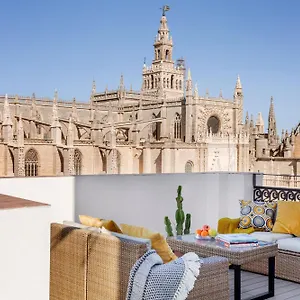 https://great-and-modern-attic-with-pool-at-the-cathedral.es-andalucia.com